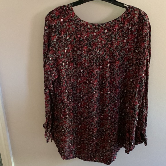 Plus size. Pretty floral top size 2X from Westport. Rayon but loose fit. - Picture 4 of 4